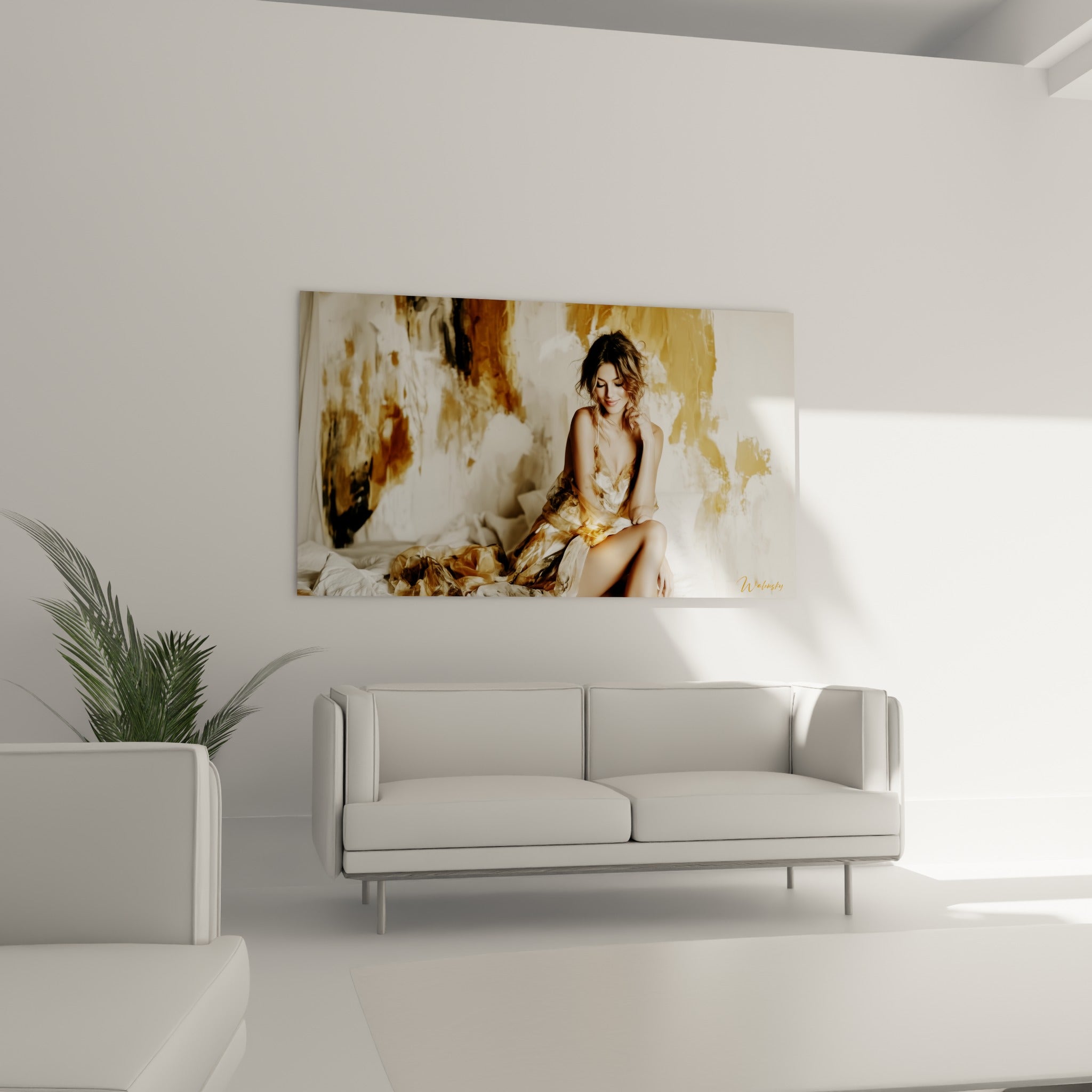 Regard baissé et drapé doré satiné, tableau placé au-dessus d'un canapé dans un salon lumineux