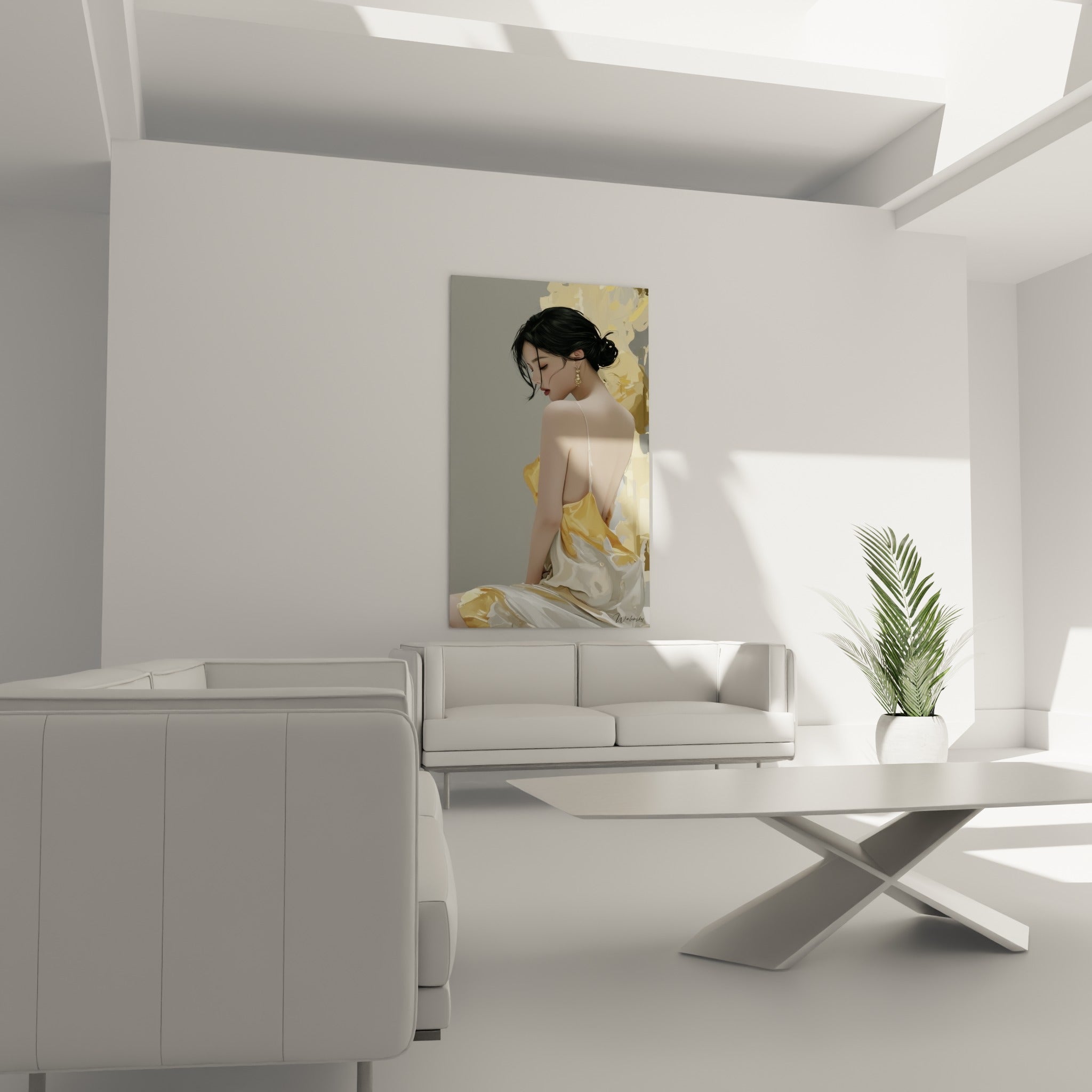 Portrait sensuel d'une femme brune enveloppée d'un tissu satiné doré accroché au-dessus d'un canapé dans un salon lumineux