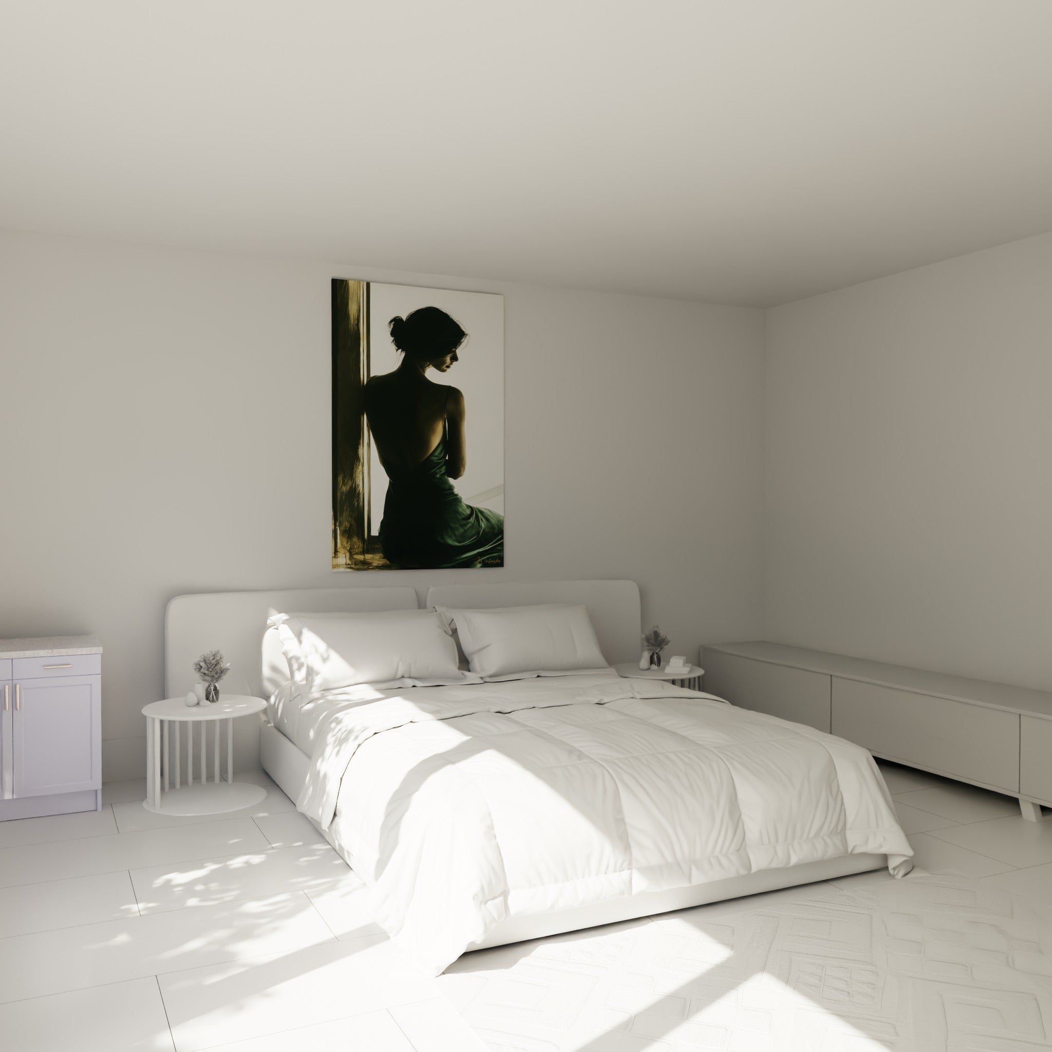 Femme au dos nu drapé de vert profond et reflets dorés, accrochée au-dessus d'un lit dans une chambre claire