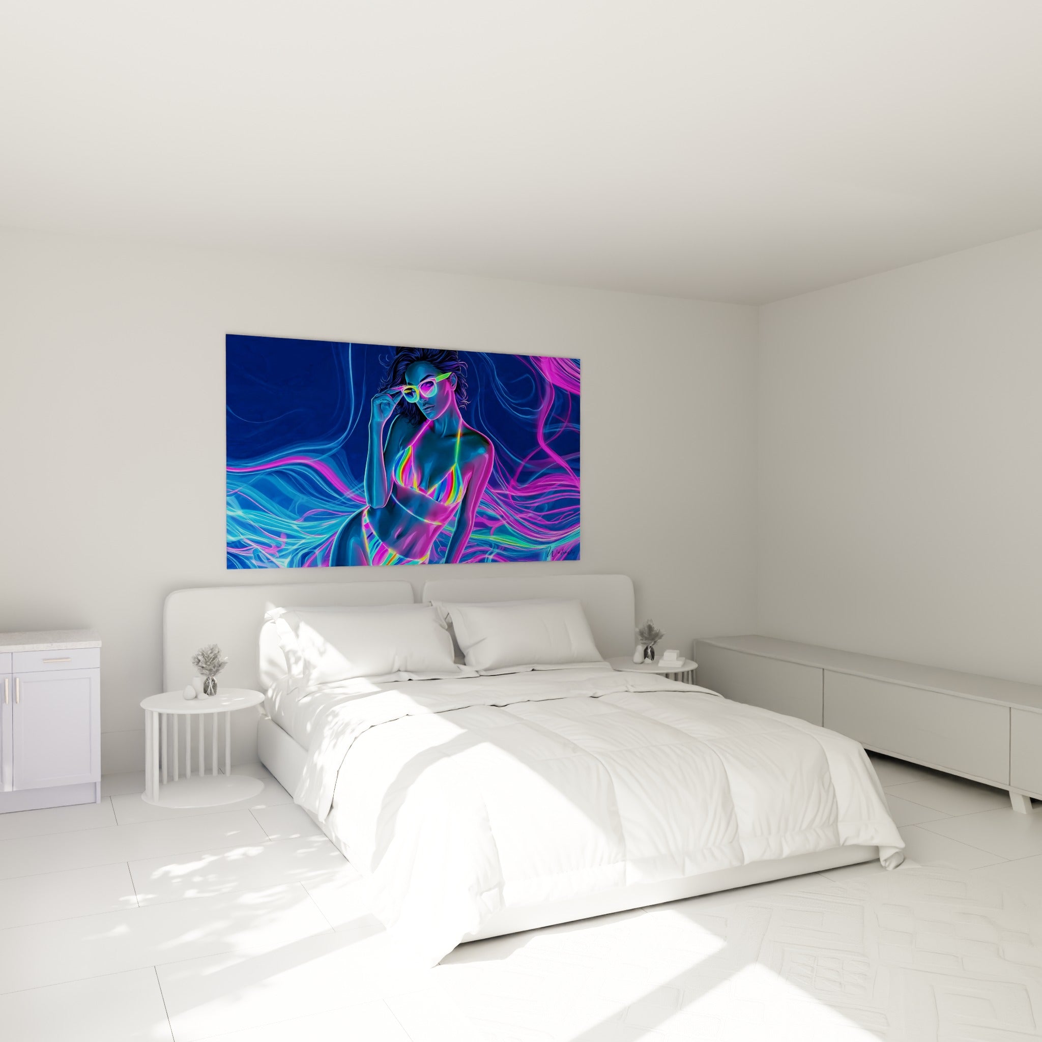 Silhouette lumineuse en bikini néon turquoise et rose, accrochée au-dessus d'un lit dans une chambre claire