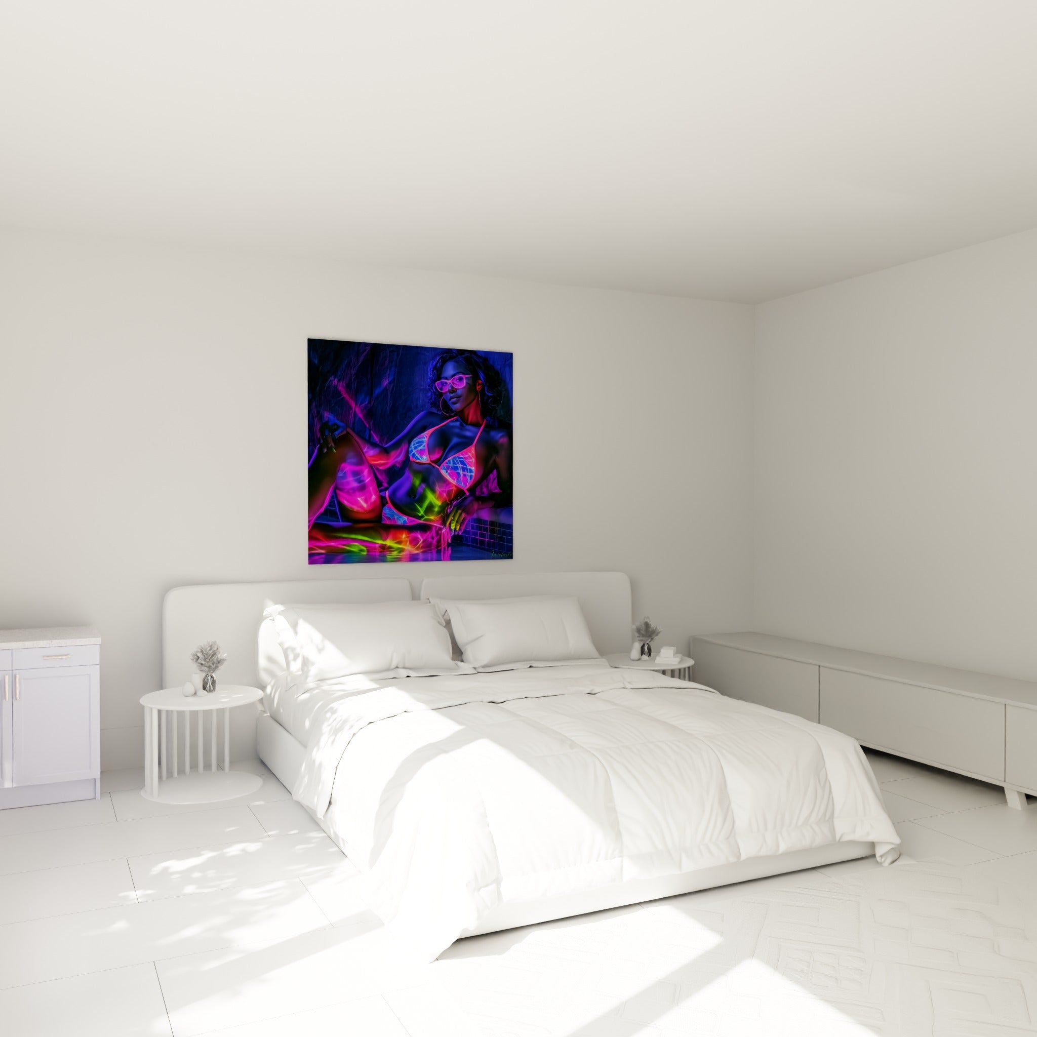 Silhouette féminine baignée de lumière rose et bleu électrique, au-dessus d'un lit dans une chambre claire