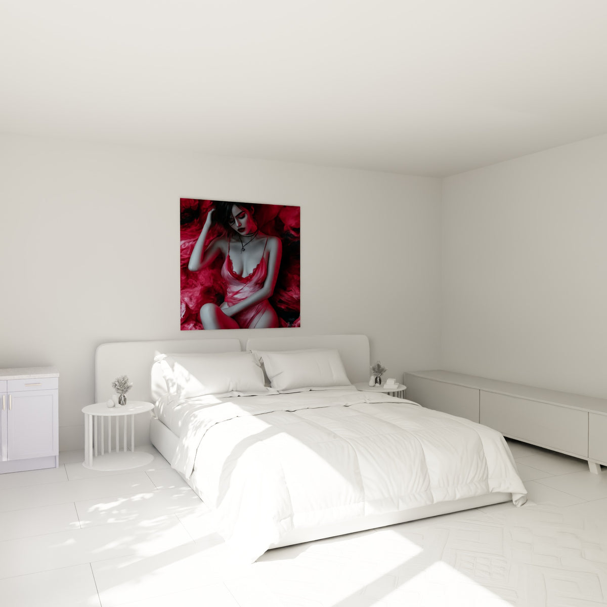 Silhouette sensuelle en rouge et gris drapée de fumée écarlate, au-dessus d'un lit dans une chambre claire