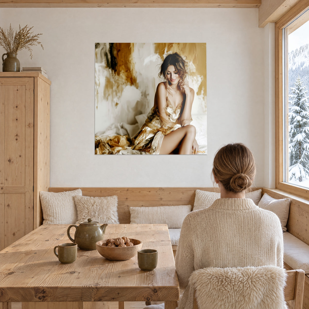 Schilderij schoonheid met neergeslagen blik, gouden en witte zijden jurk met vloeiende plooien, opgehangen naast een besneeuwd raam