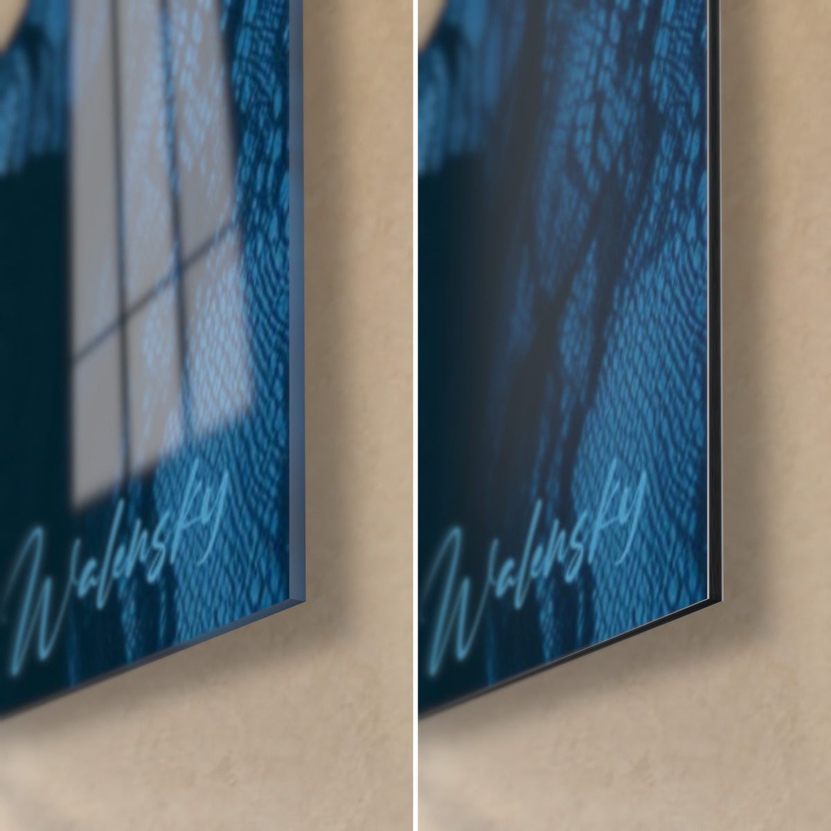 Quadro dama in pizzo blu e oro, angolo in basso a destra: vetro acrilico lucido con riflessi, Dibond opaco, bordo di 3 mm visibile