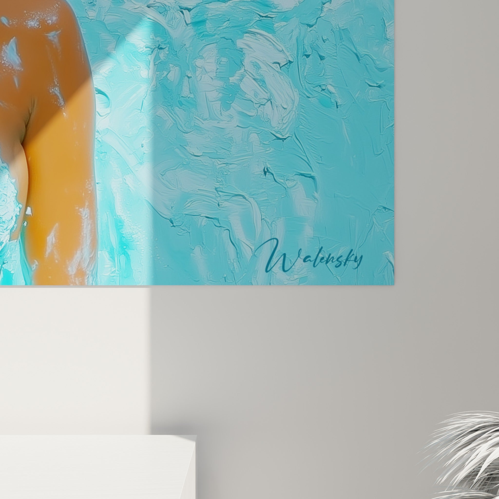Empâtements bleu turquoise et blanc, matière épaisse et coulures visibles sur la toile accrochée