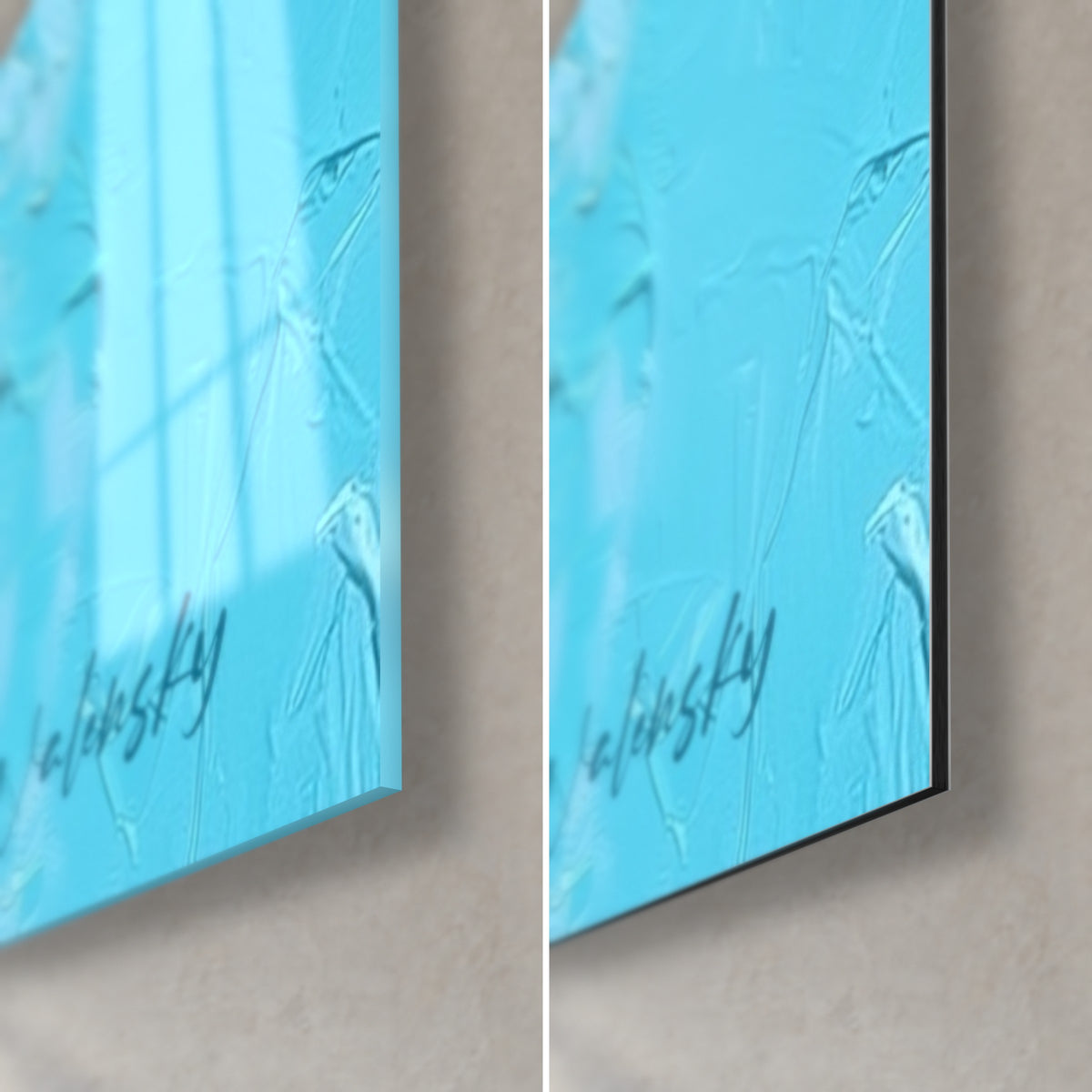 Tableau baigneuse en bikini turquoise, coin bas droit : verre acrylique brillant à gauche, alu Dibond mat blanc à droite, tranche de 3 mm