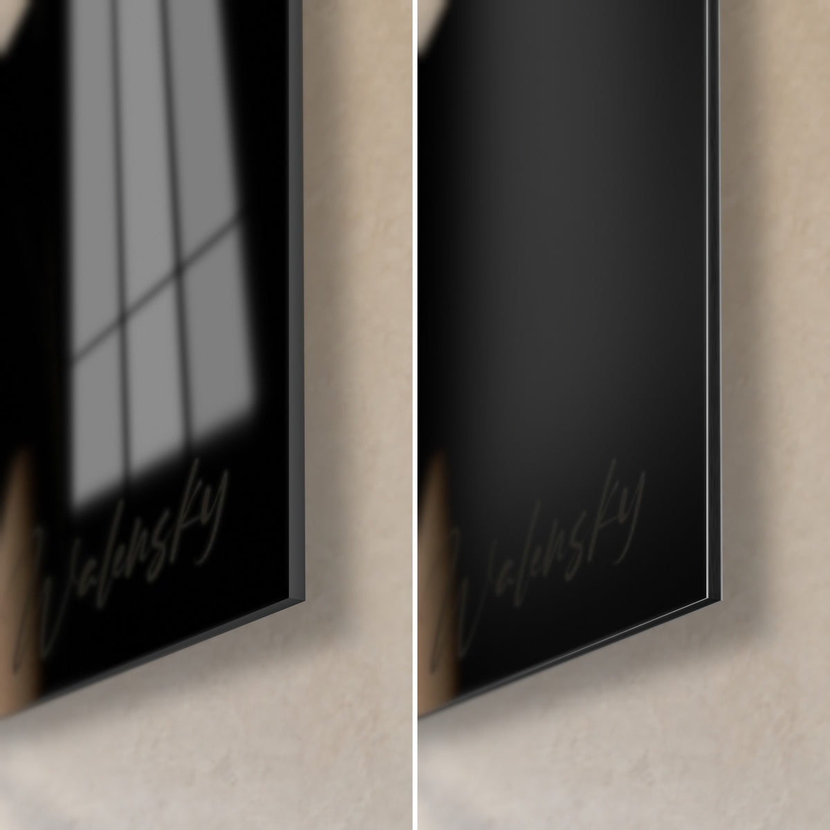 Quadro silhouette a schiena nuda in raso avorio e oro, angolo in basso a destra, vetro acrilico lucido a sinistra, Dibond nero opaco a destra