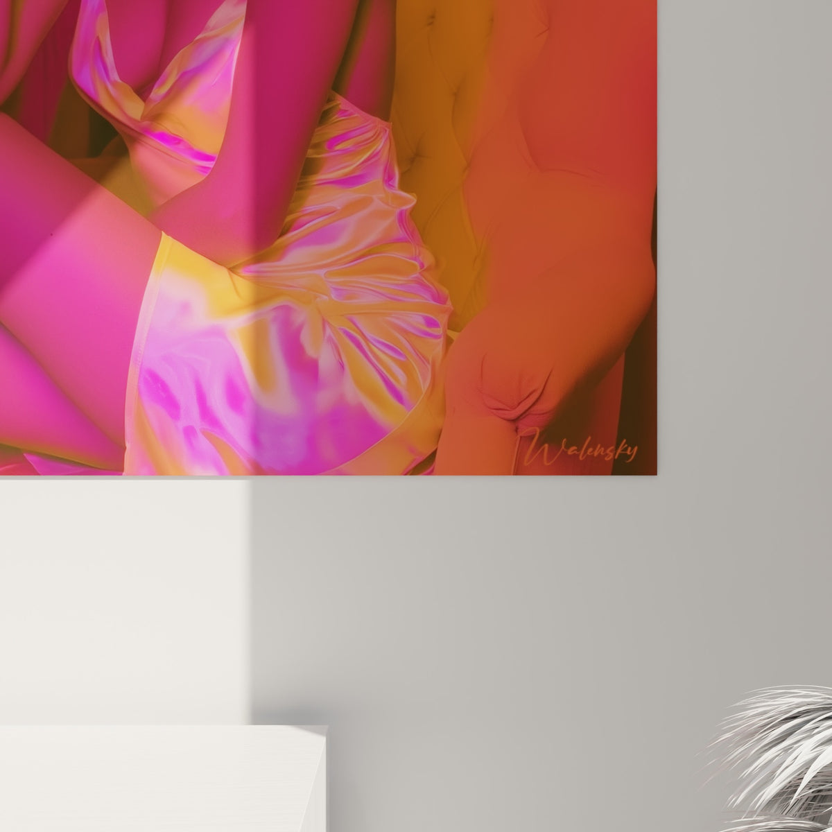 Grain satiné et coulures lumineuses en rose et orange visibles sur cette toile accrochée