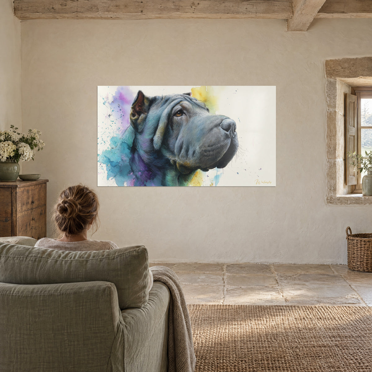 Obraz Shar Pei z uniesionym pyskiem, niebiesko-zielona i fioletowa akwarela na kości słoniowej tle, naprzeciw zielonego szałwiowego fotela