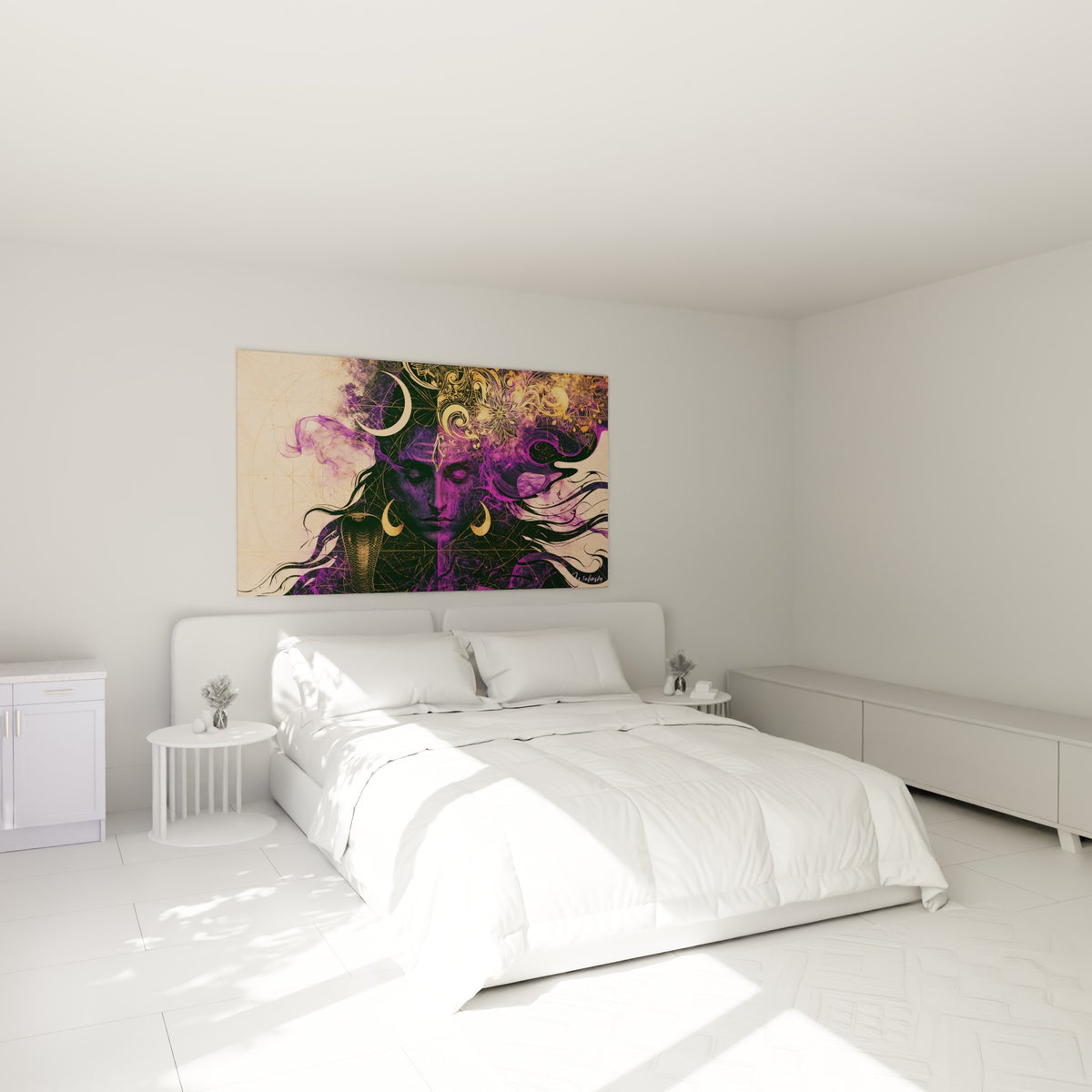Divinité Shiva en violet et or, visage serein entouré de motifs mandala, au-dessus d'un lit dans une chambre claire