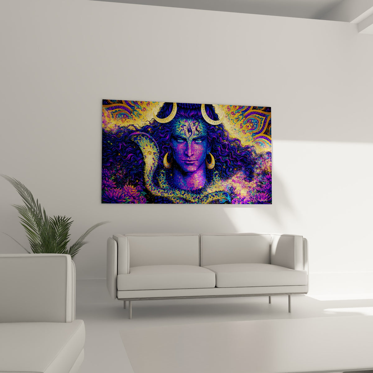 Shiva coiffé de mèches violettes et bleues, cornes en croissant doré, au-dessus d'un canapé dans un salon lumineux