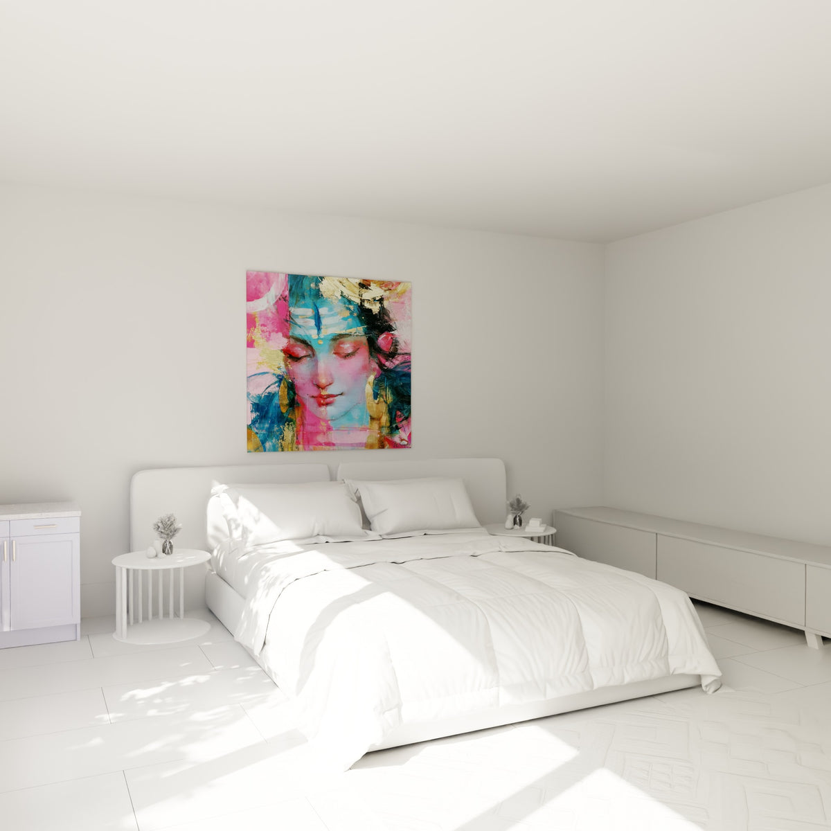 Visage serein de Shiva en rose et bleu pastel, accroché au-dessus d'un lit dans une chambre claire