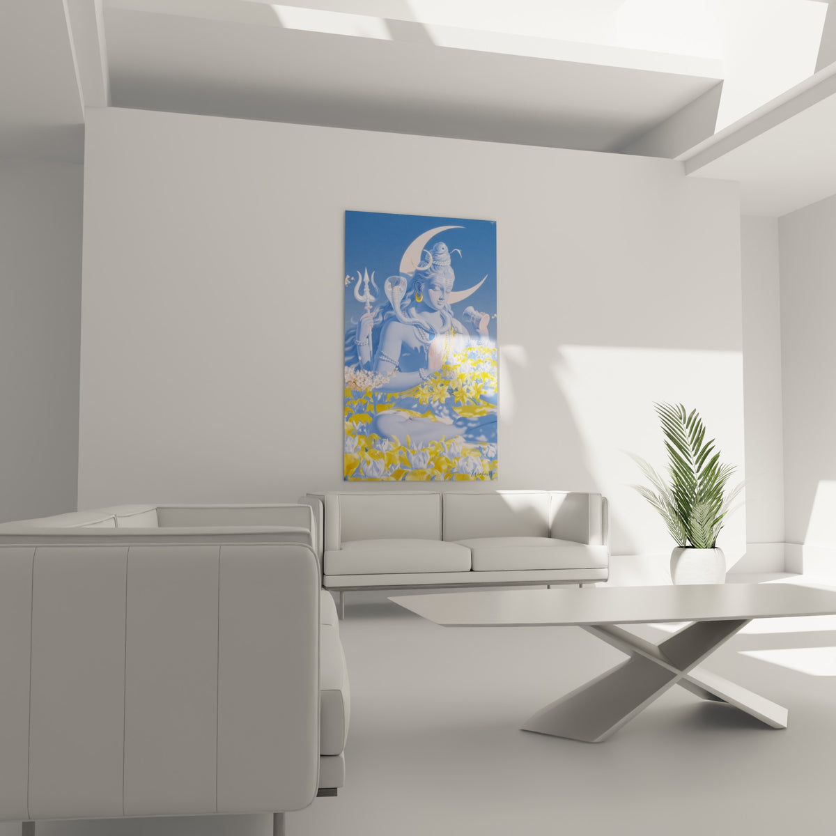 Shiva serein, trident en main, tons bleus et jaunes lumineux, au-dessus d'un canapé dans un salon lumineux