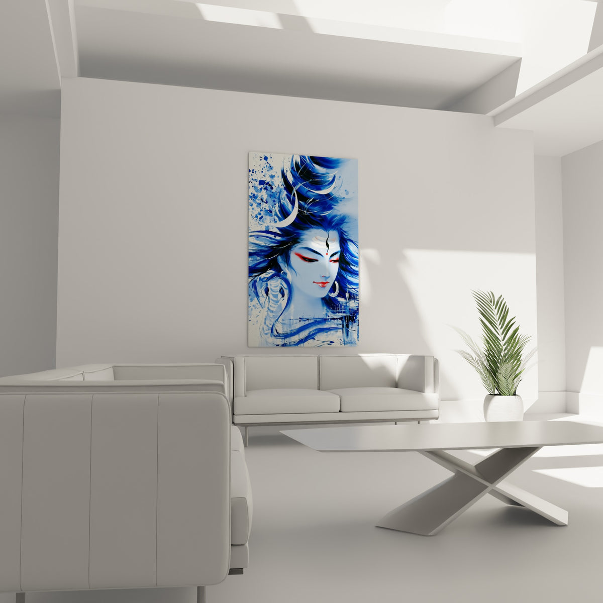 Portrait de Shiva bleu glacé à la chevelure blanche ondulante, placé au-dessus d'un canapé dans un salon lumineux