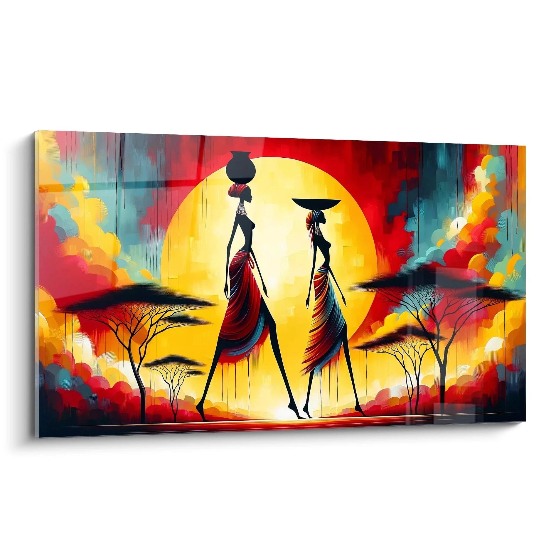 Vue de biais du tableau africain montrant les silhouettes élégantes sous un ciel doré. Les couleurs chaudes, jaune, rouge et bleu, créent un contraste puissant avec les formes noires des personnages.


