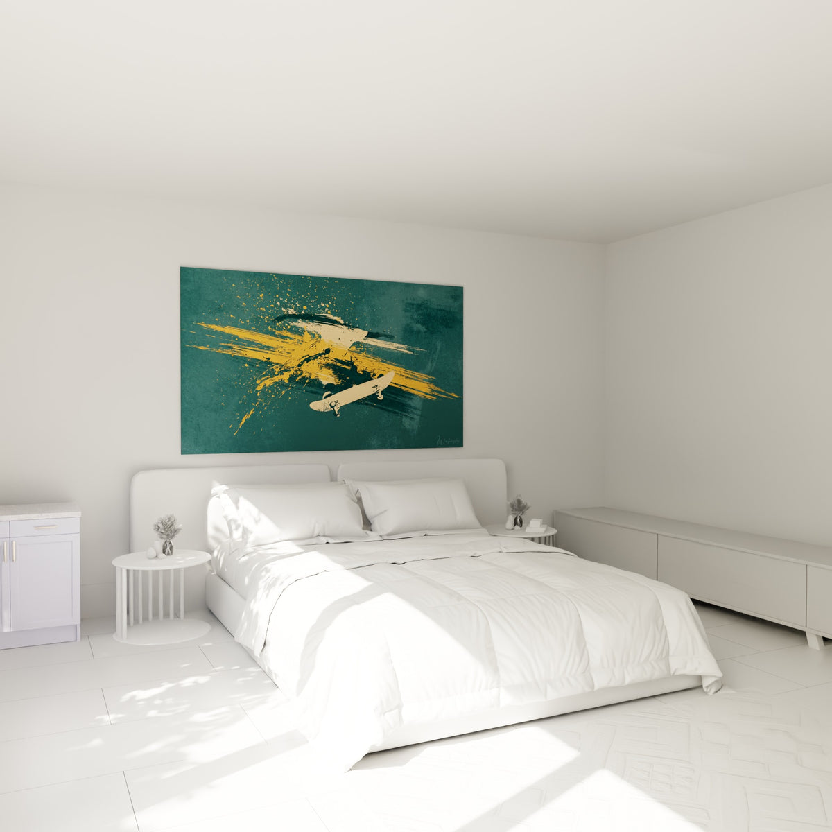 Planche de skate figée entre bleu pétrole et ocre, accrochée au-dessus d'un lit dans une chambre claire