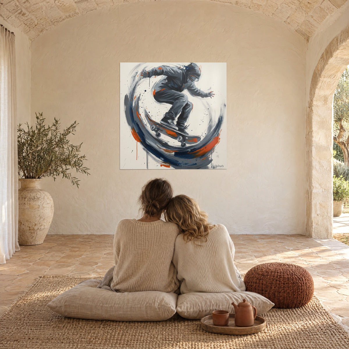 Quadro di uno skate ride in un vortice di blu navy e arancio bruciato, una coppia abbracciata di spalle sui cuscini, pavimento in cotto