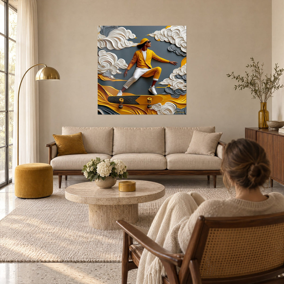Tableau skateur en veste jaune moutarde glissant sur des nuages blancs en relief, au-dessus d'un canapé dans un salon lumineux