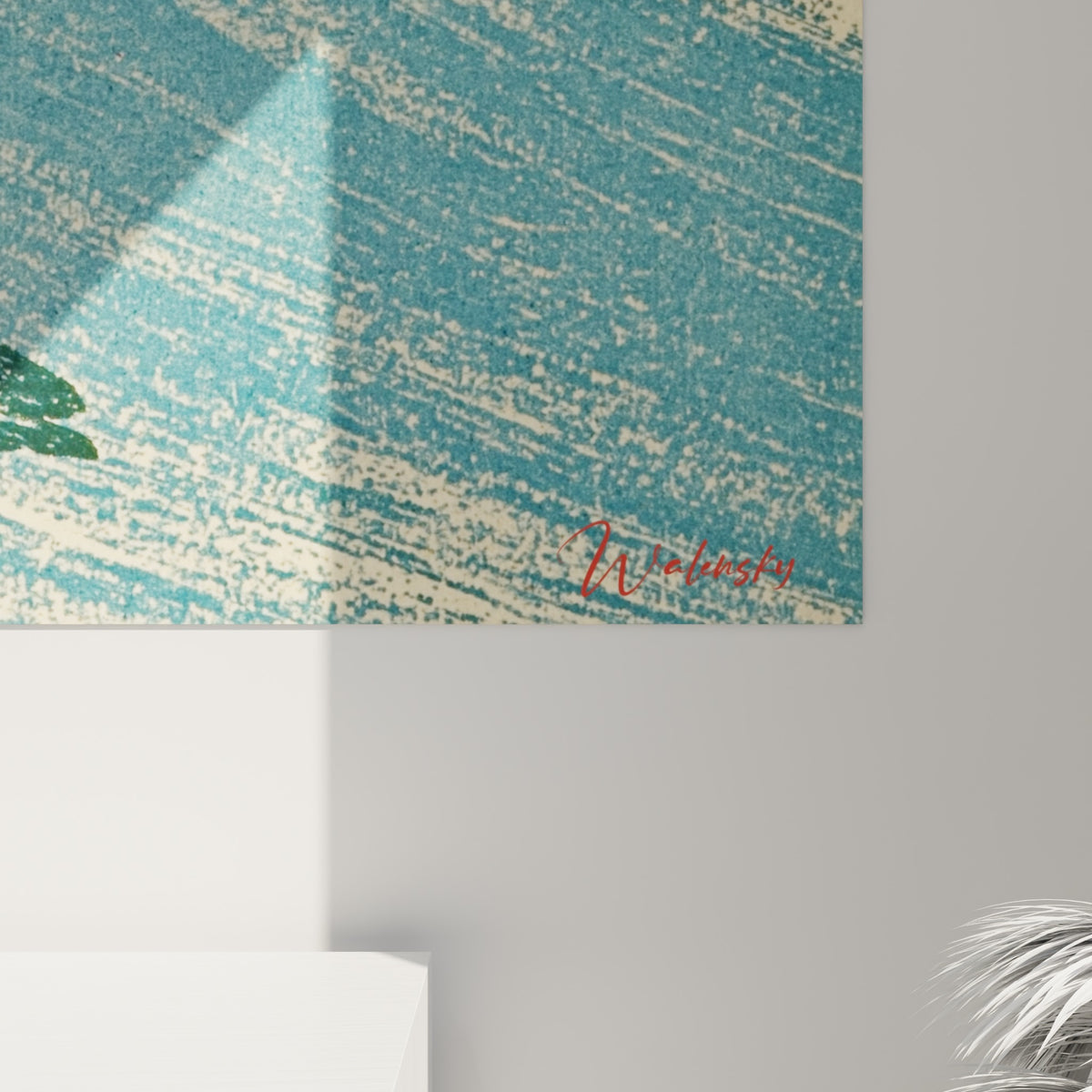 Grain crayonné bleu turquoise et touches de rouge écarlate visibles sur la toile accrochée au mur