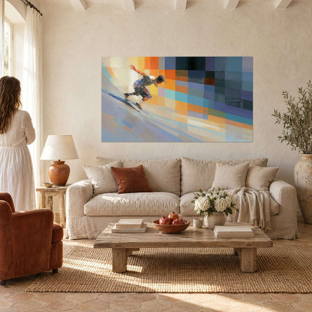 Tableau skateur penché dévalant une rampe, mosaïque orange et bleu nuit, au-dessus d'un canapé dans un salon lumineux