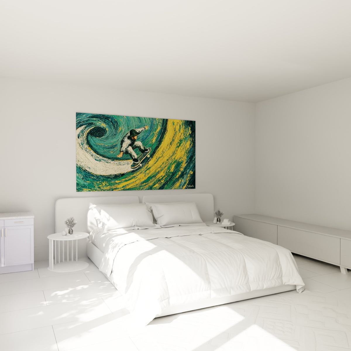 Vague tourbillonnante verte et dorée avec skateur, accrochée au-dessus d'un lit dans une chambre claire.