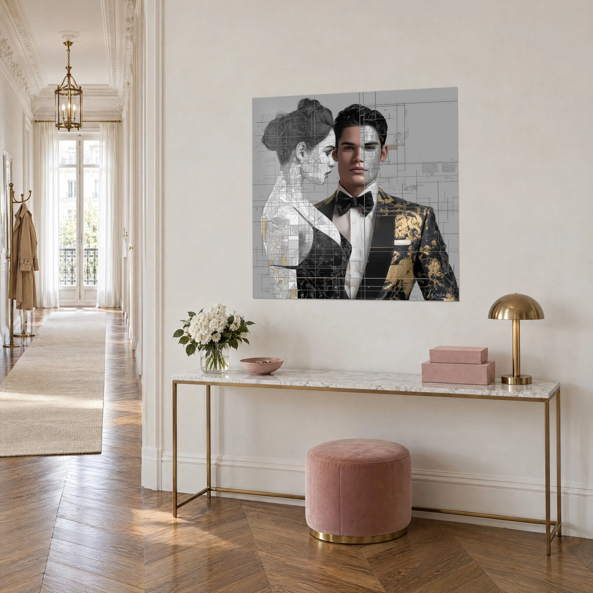 Schilderij mannenportret met zwarte vlinderdas, met goud geborduurd jasje, grijze geruite achtergrond, aan een beige muur van een Haussmann-appartement