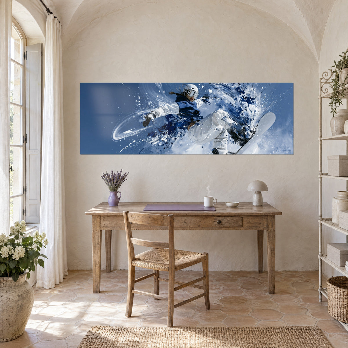Schilderij sportieve snowboardster in witte broek, marineblauwe verfspatten op azuurblauwe lucht, hangend boven een houten bureau