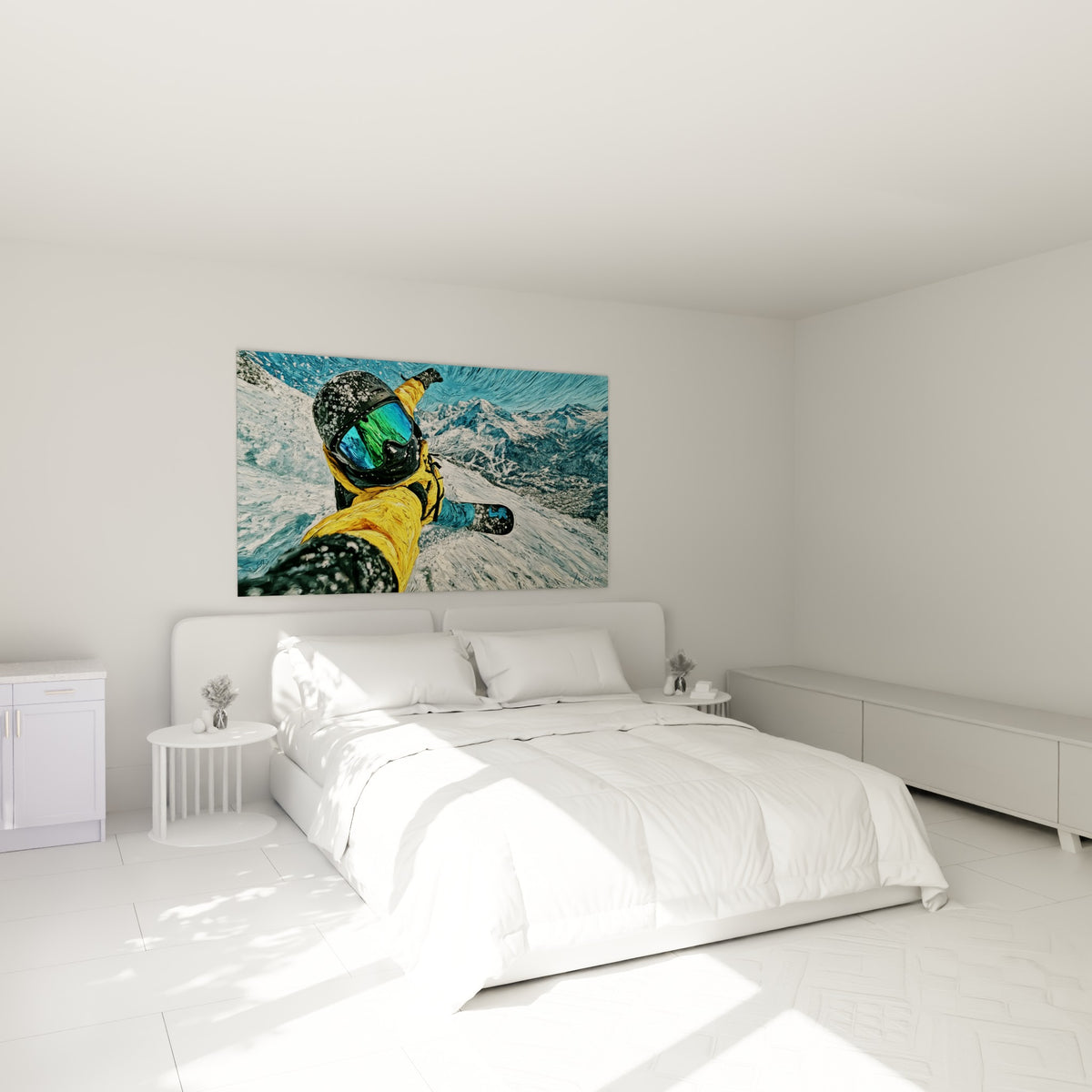 Descente à snowboard jaune et bleu peinte à l'huile, accrochée au-dessus d'un lit dans une chambre claire