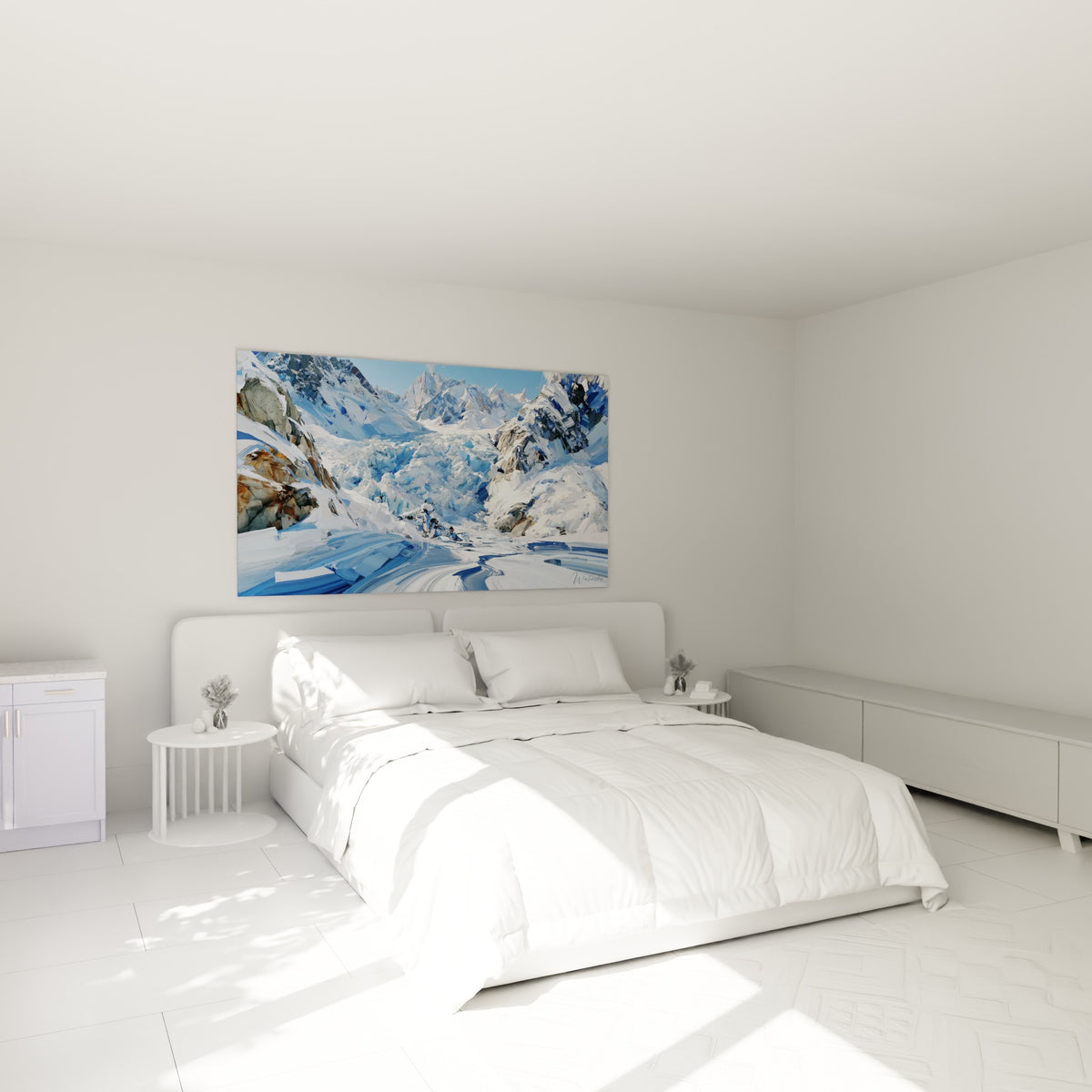 Descente glaciaire bleue et blanche au-dessus d'un lit dans une chambre claire