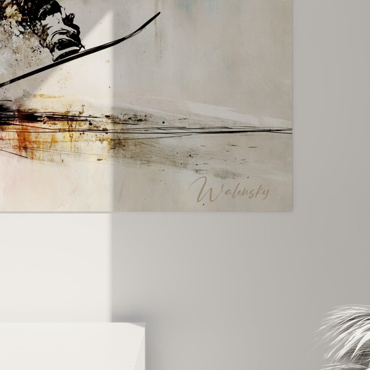 Empâtements noirs et dorés se mêlant aux touches bleu pastel sur la toile accrochée