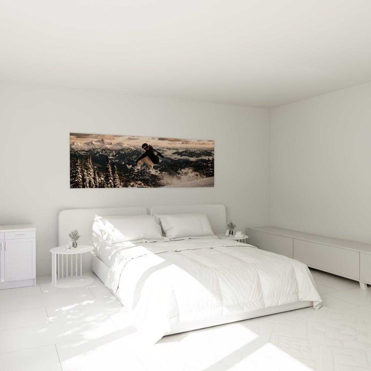 Sportif en saut sur planche blanche, neige projetée, au-dessus d'un lit dans une chambre claire