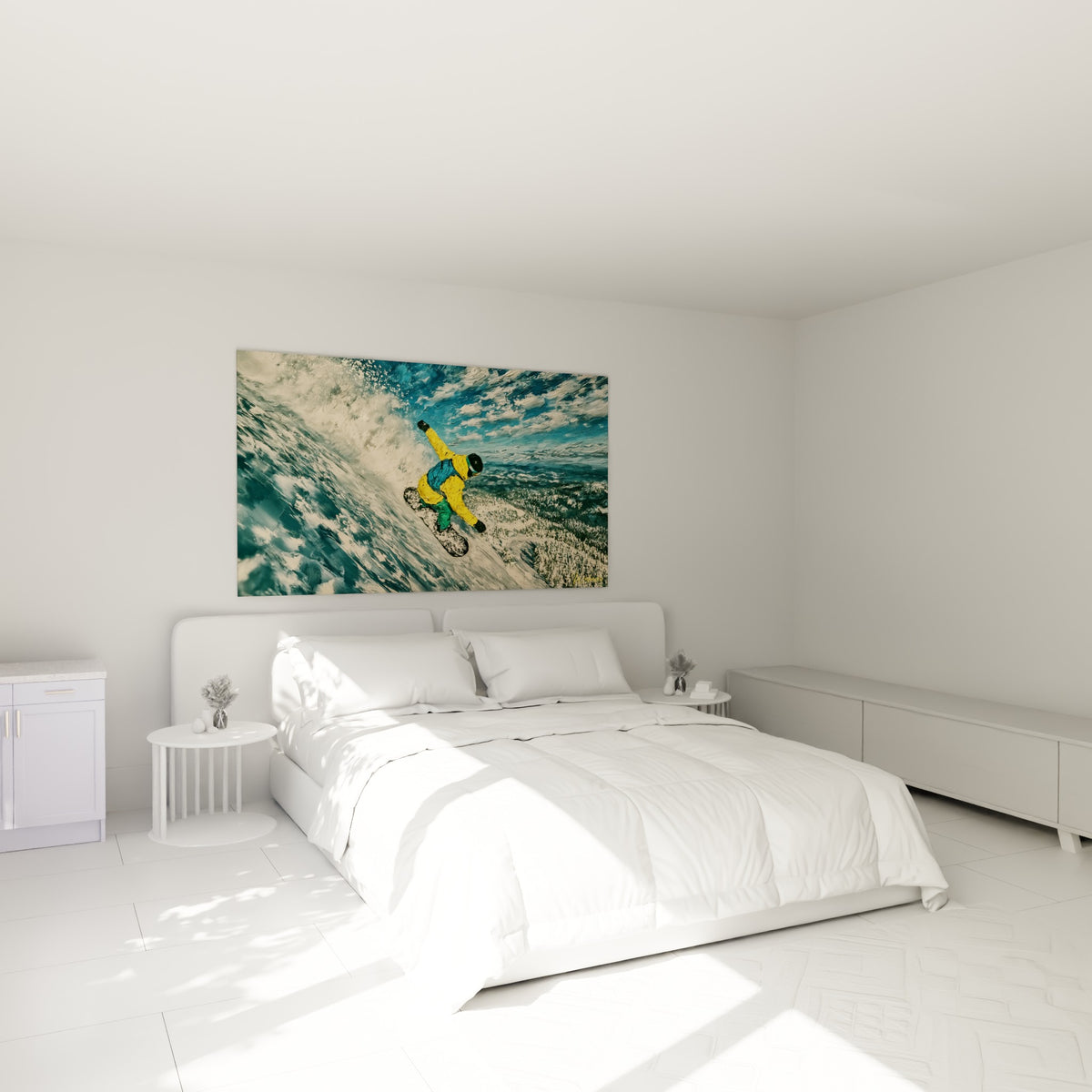 Rider jaune vif sur planche noire, neige blanche et bleu glacier, au-dessus d'un lit dans une chambre claire