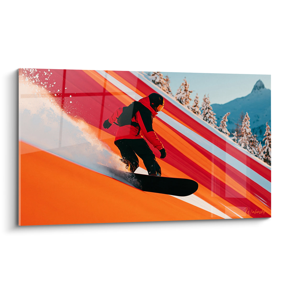 Snowboardeur en rouge et noir dévalant une pente orange et rouge, neige projetée