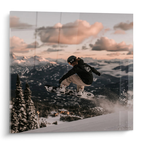 Schilderij Snowboarder in sprong op besneeuwde top - Vlucht van de toppen - Editie Snowboard