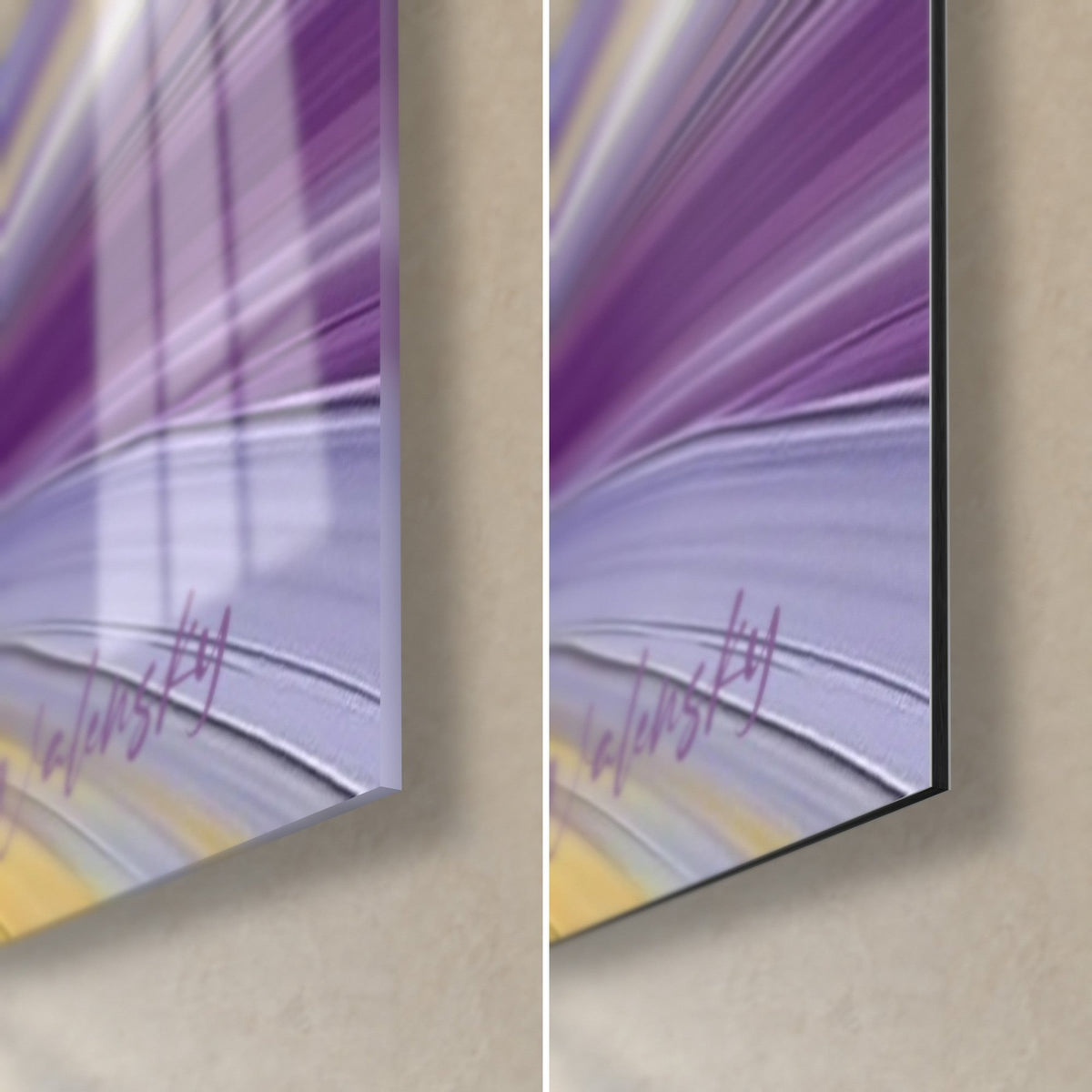 Tableau glisseur sur planche turquoise, coin bas droit : verre acrylique brillant à gauche, Dibond noir mat à droite, trait violet et jaune