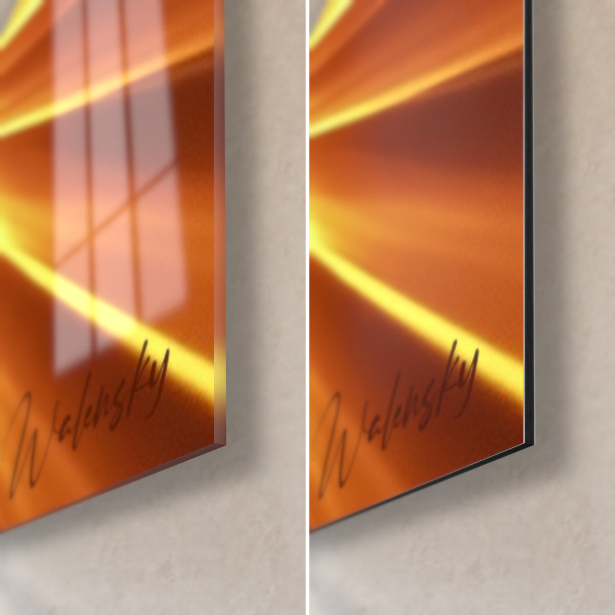 Schilderij van een snowboarder in gouden vlammen, rechtsonder: glanzend acrylglas links, mat zwart Dibond-aluminium rechts, rand van 3 mm