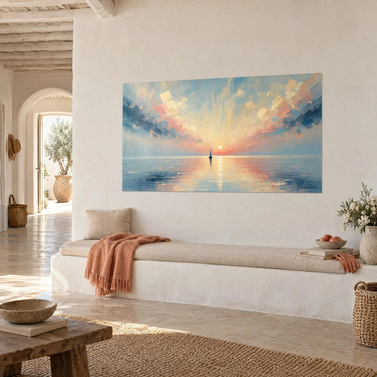 Gemälde eines Meereshorizonts im Sonnenuntergang, cremefarbener Himmel und korallenrosa in breiten Pinselstrichen, dreiviertelansicht in einem Wohnraum mit gekalkten Wänden