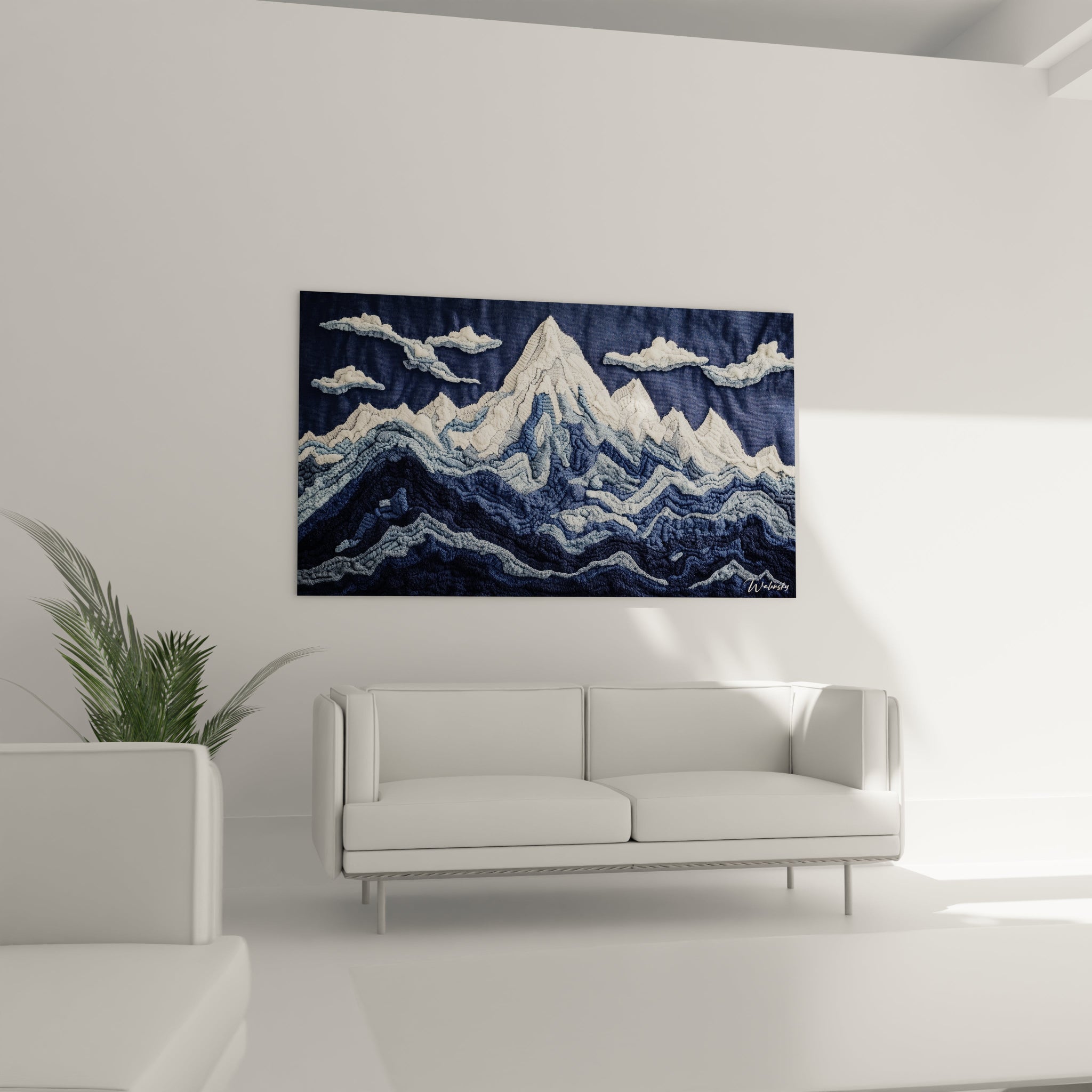 Un tableau relief montagneux en textile avec des sommets blancs émergeant d'un fond bleu profond, créant un contraste saisissant entre les cimes enneigées et les vallées ombrées, entièrement réalisé en points de broderie et de crochet superposés.
