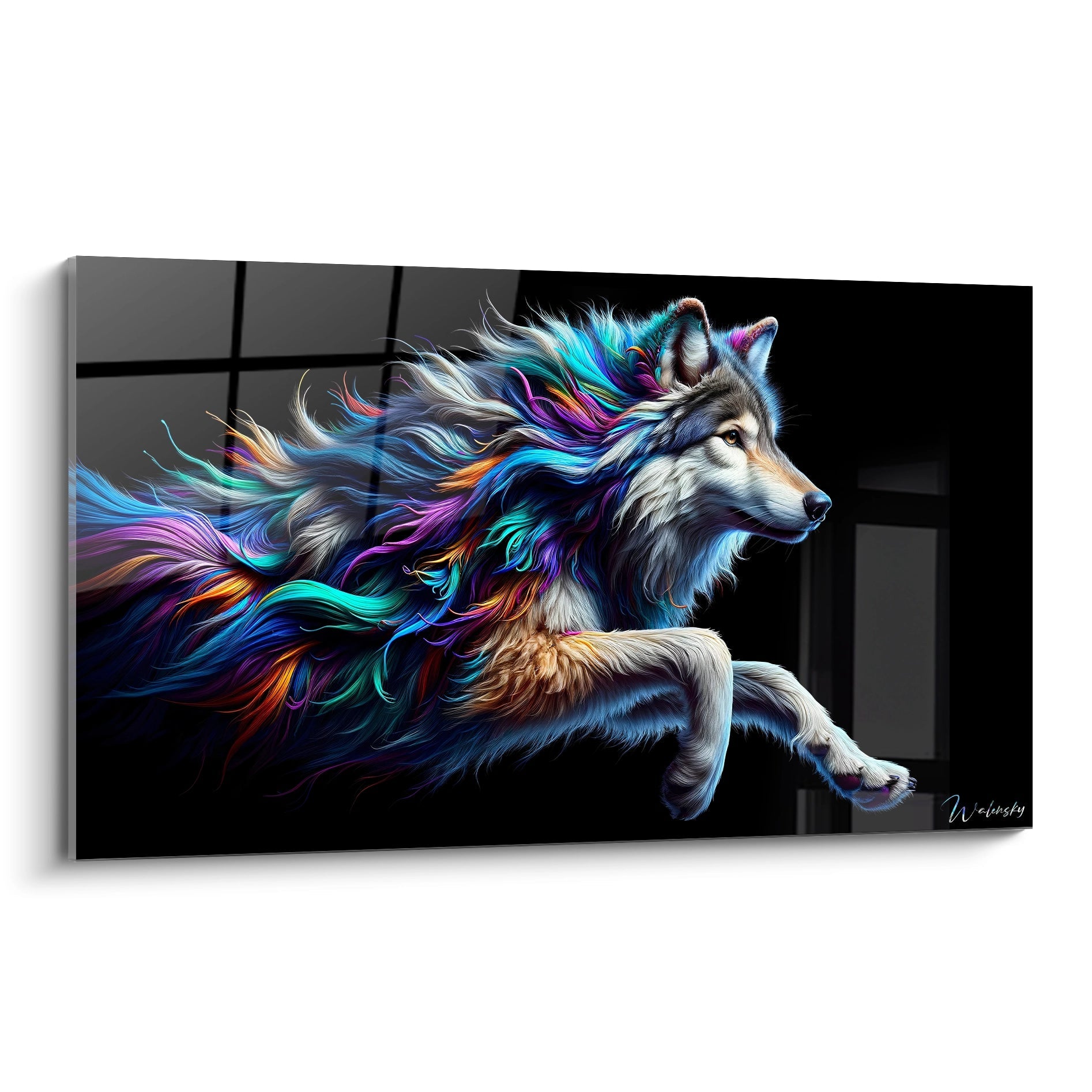 Un tableau d'animal représentant un loup en mouvement avec une crinière aux couleurs vives et fluides. La texture réaliste du visage et des pattes contraste avec les mèches multicolores turquoise, violettes, oranges et bleues qui s'étendent comme des flammes. Les détails du pelage blanc naturel du museau et des pattes sont minutieusement rendus sur fond noir.
