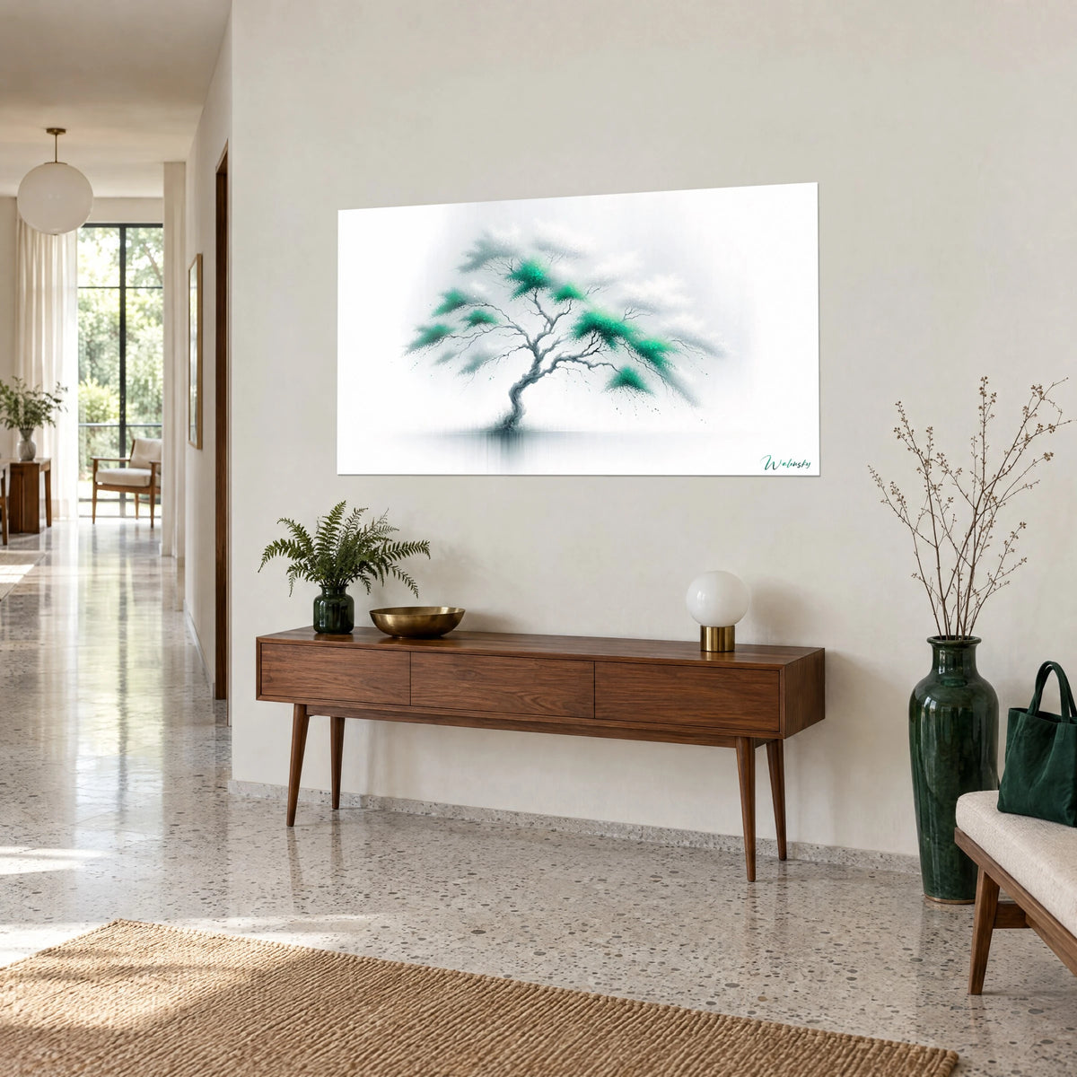 Tableau bonsaï ébauché en gris argenté et vert jade, branches fines et reflet au sol, console en noyer, couloir années 50
