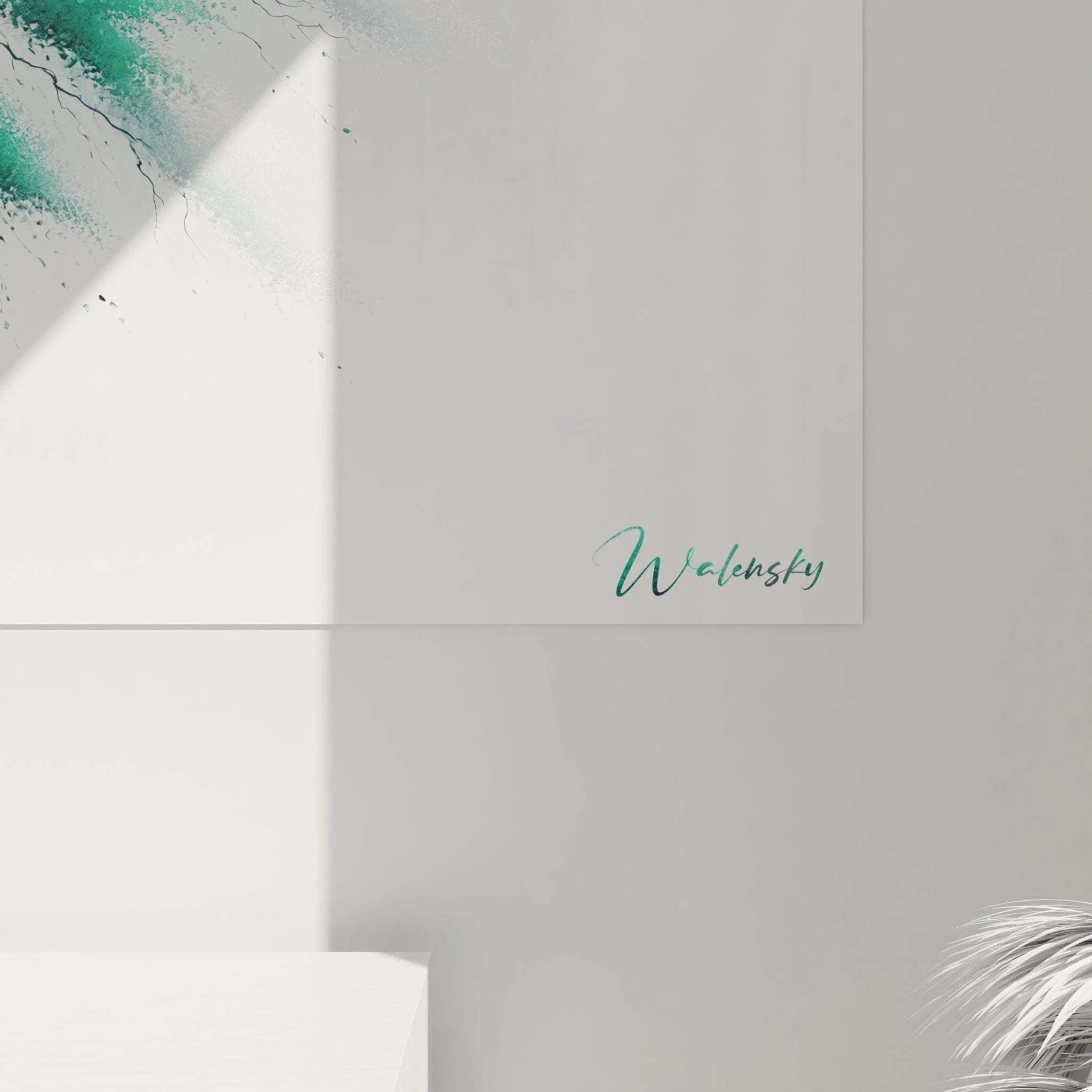 Tableau abstrait présentant un pin ou cyprès au trait délicat. Silhouette grise aux branches noueuses s'étendant en largeur avec feuillage vaporeux vert tendre. Fond blanc éthéré créant une ambiance brumeuse. Motif végétal finement dessiné avec reflet subtil et masses vertes disséminées sur la structure, donnant une impression de légèreté et d'équilibre.

