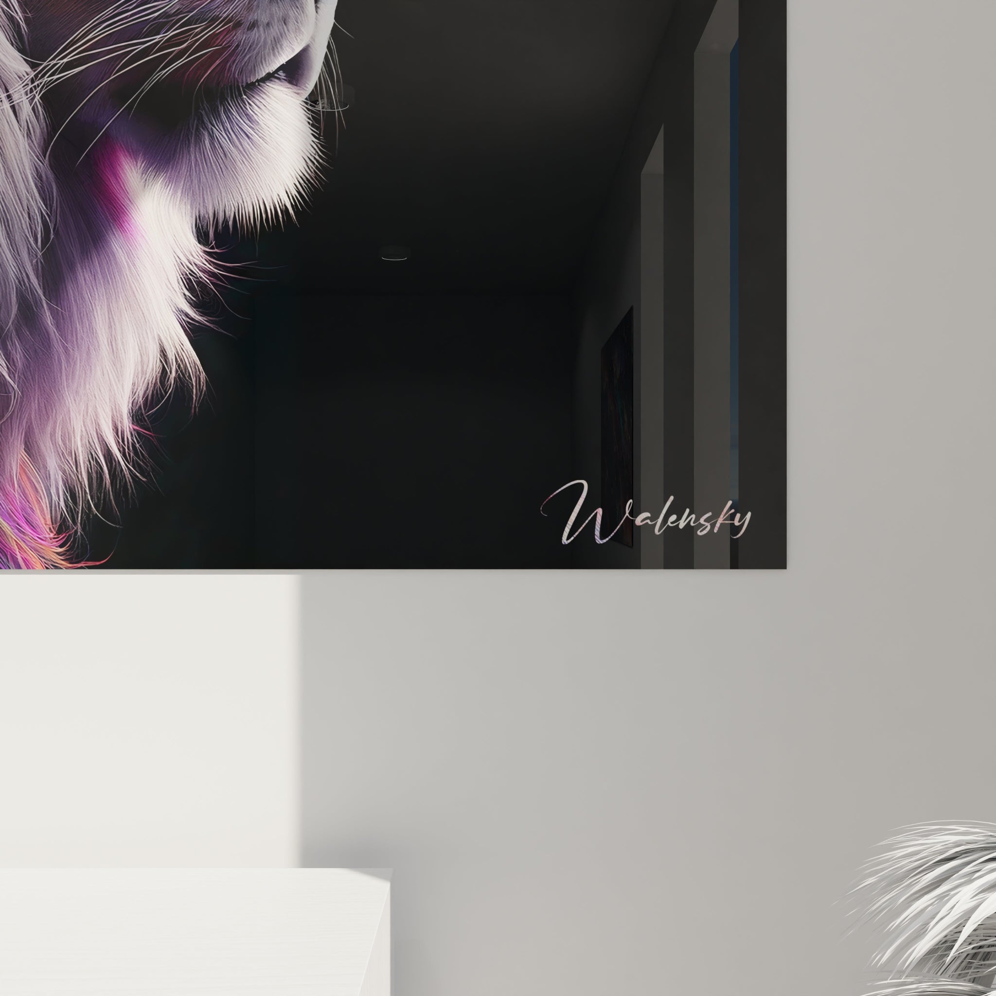 Un tableau d'animal représentant la tête d'un lion en vue latérale avec une crinière aux couleurs vives et contrastées. Le museau blanc aux délicates nuances violacées est rendu avec précision, tandis que la crinière flamboyante mêle des tons rose, violet, bleu, turquoise et orange en mèches distinctes. La texture fluide des poils colorés crée un effet dynamique sur fond noir profond.
