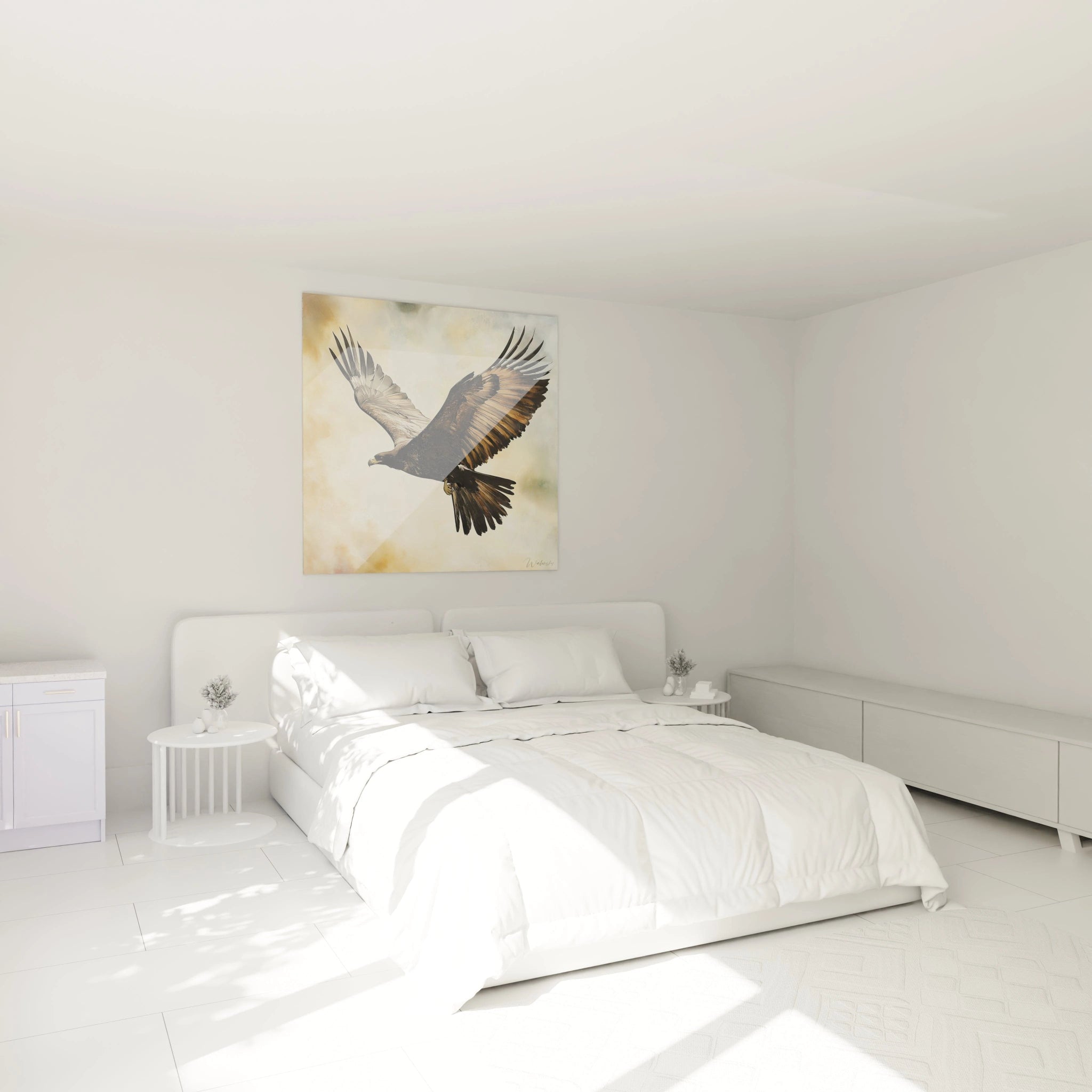 Tableau aigle Walensky sur un mur au-dessus d'un lit dans une chambre minimaliste lumineuse