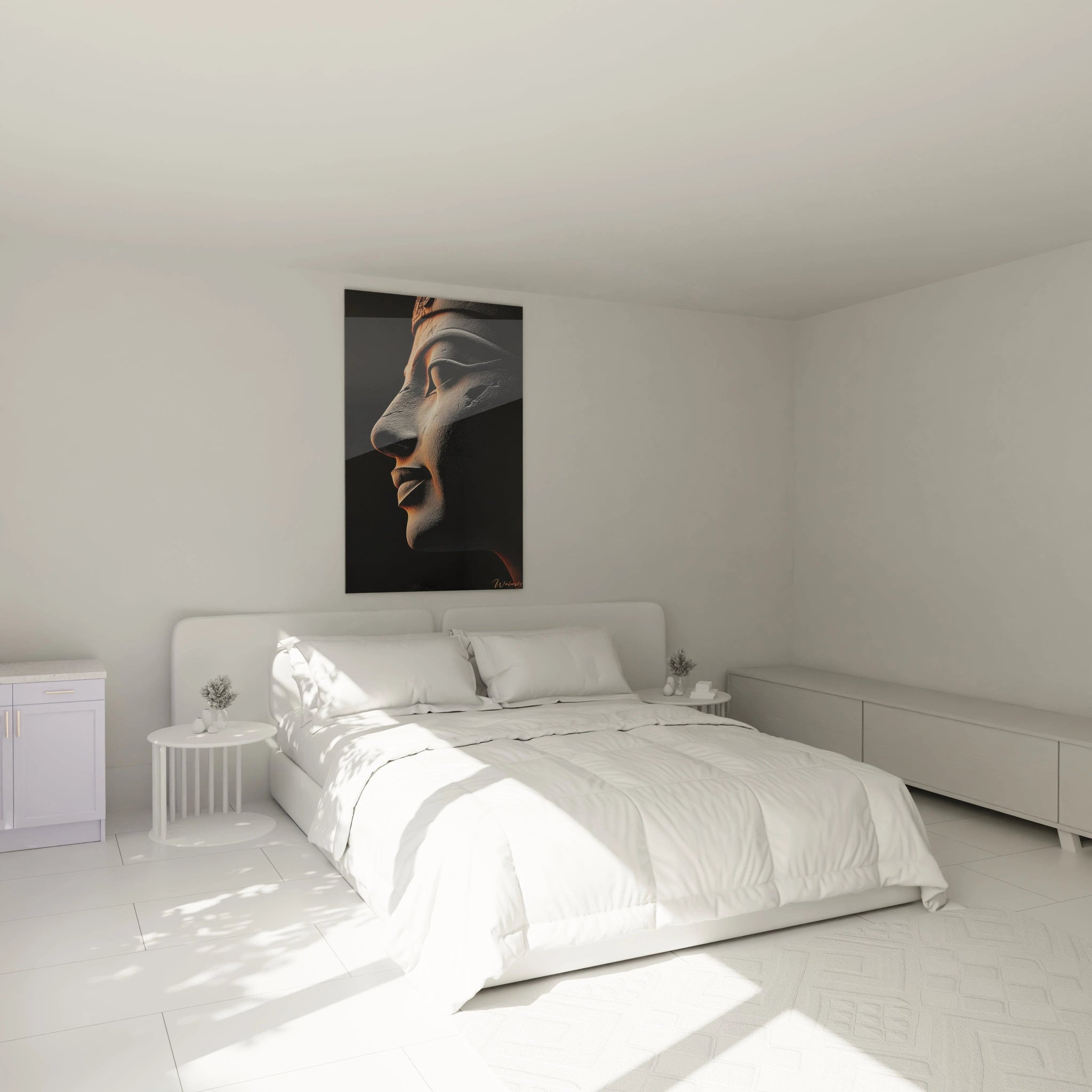 Un tableau profil sphinx monumental, capturé en clair-obscur avec dominantes beige et orangée sur noir intense, montrant les reliefs texturés d'un visage aux traits sereins et à l'expression mystérieuse caractéristique.
