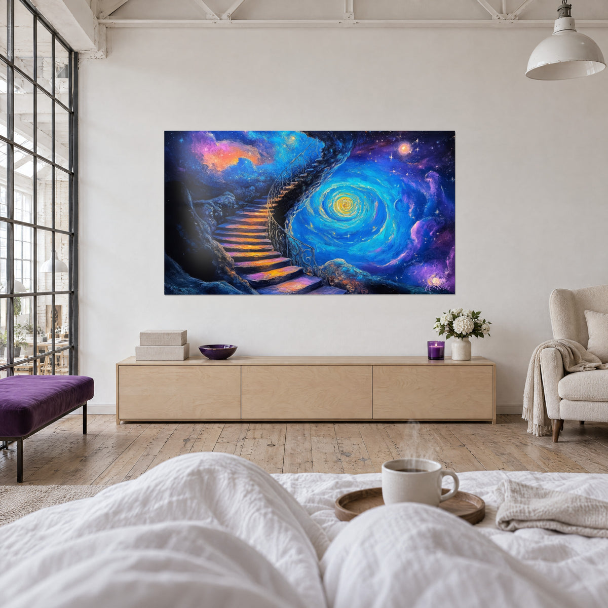 Tableau voie lactée en spirale jaune et turquoise, peinture épaisse à la spatule, couple de dos, au-dessus d'un lit dans une chambre claire