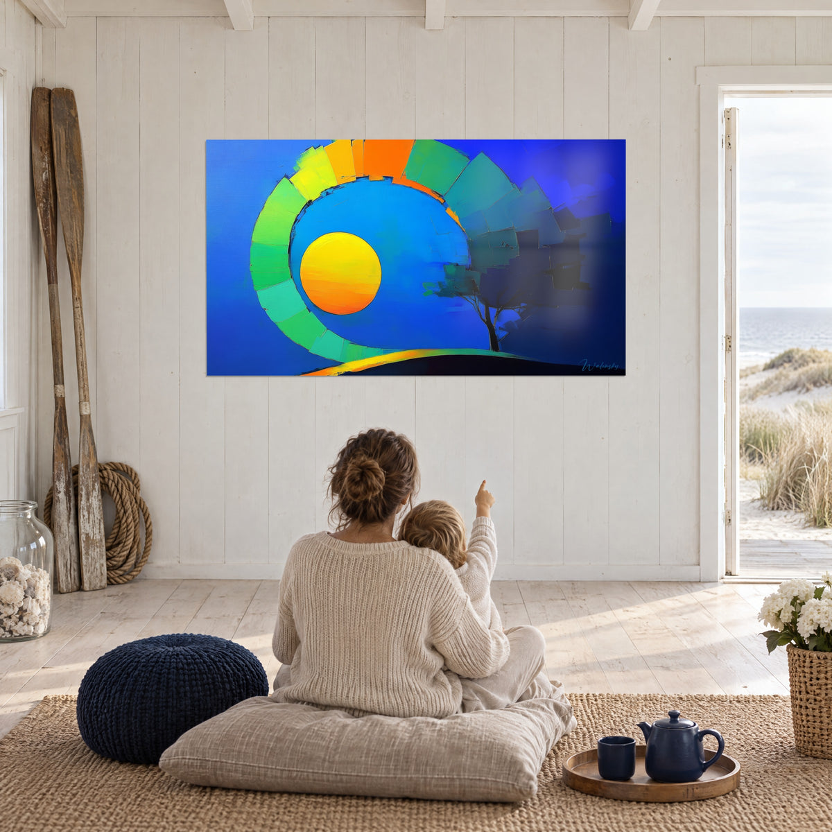 Tableau spirale lumineuse bleu outremer, vert et jaune citron, contemplée par une mère et son enfant assis sur un coussin de sol