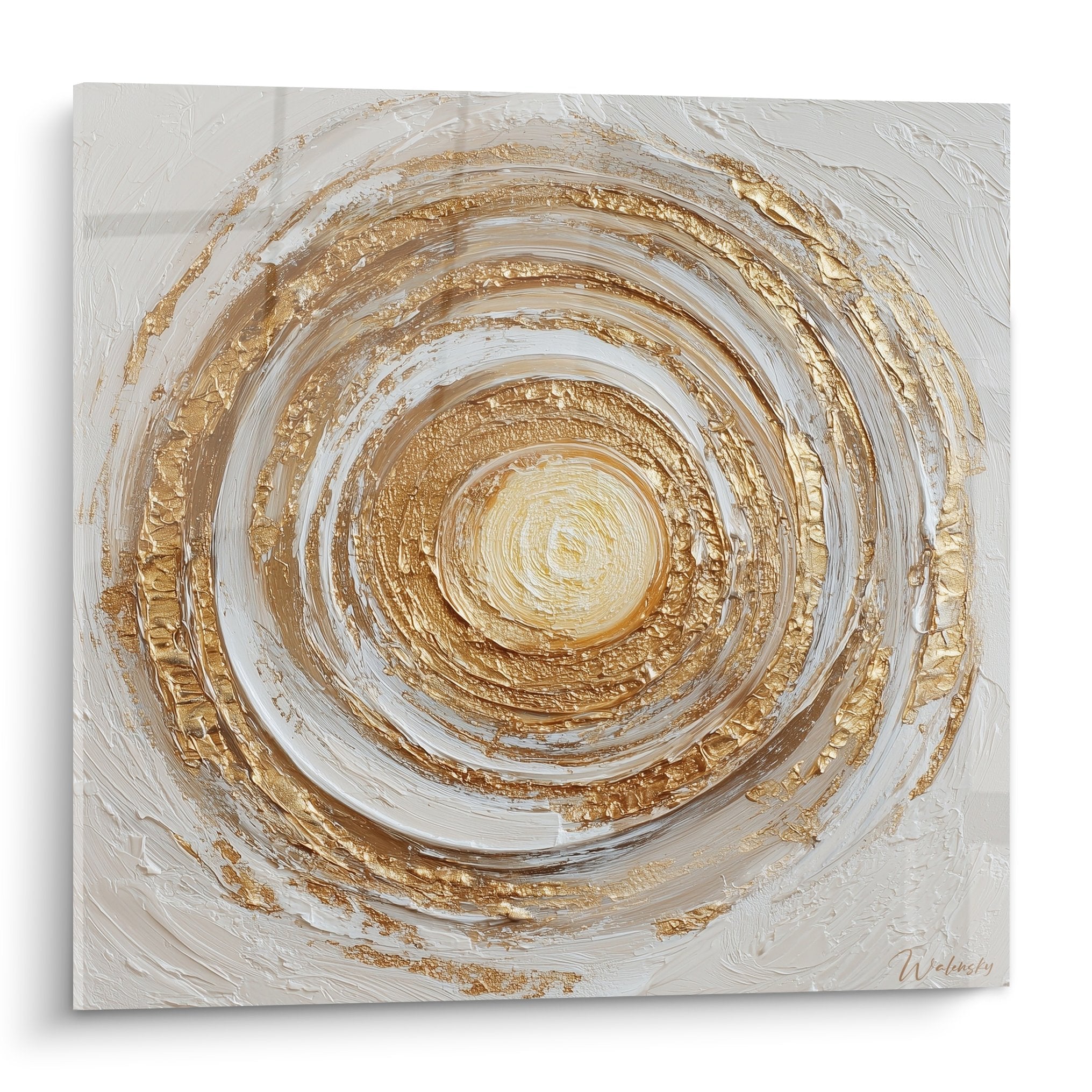 Tableau spirale dorée texturée en relief sur fond blanc crème, motif concentrique hypnotique feng shui
