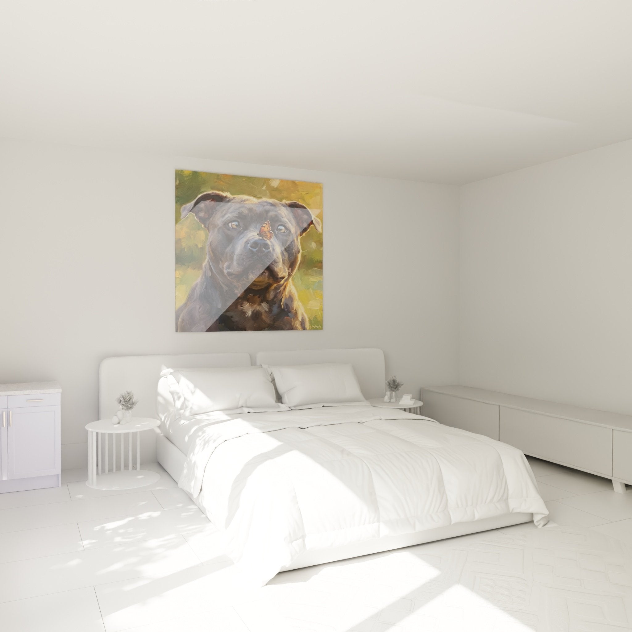 Staffordshire Bull Terrier Gemälde mit orangem Schmetterling im modernen Schlafzimmer, warme und beruhigende Wanddekoration