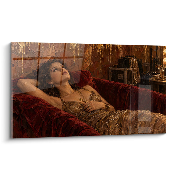 Tableau Chanteuse alanguie robe dorée canapé pourpre - Repos après le triomphe - Edition Star de la musique