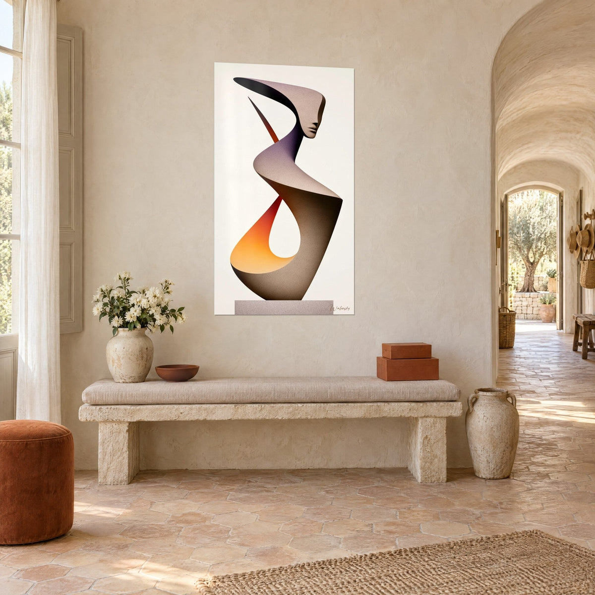Tableau statue abstraite au visage de profil, spirale taupe et dégradé orange, accrochée près d'une banquette en pierre, mas provençal
